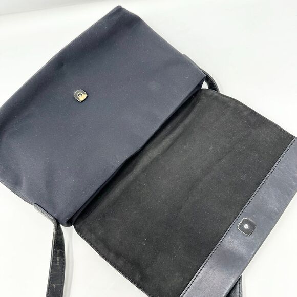 Vintage Tumi Crossbody Purse Solid Black Leather Flap & Nylon Fabric Bag - Picture 9 of 11